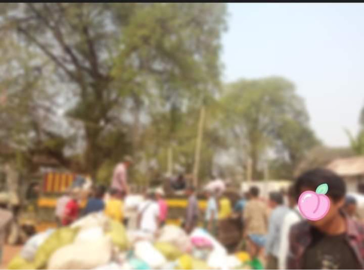 TheChindwin's tweet photo. PDF – Sheinmakar has released pictures of donations and aid provided to local people who are internally displaced in Wetlet Township of Sagaing region in Myanmar. 

The humanitarian aid delivered local PDF includes 56 rice bags, 2 lakhs in cash, clothing and household materials. https://t.co/DLGTUnLpLc