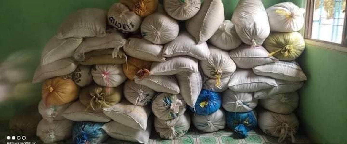 TheChindwin's tweet photo. PDF – Sheinmakar has released pictures of donations and aid provided to local people who are internally displaced in Wetlet Township of Sagaing region in Myanmar. 

The humanitarian aid delivered local PDF includes 56 rice bags, 2 lakhs in cash, clothing and household materials. https://t.co/DLGTUnLpLc