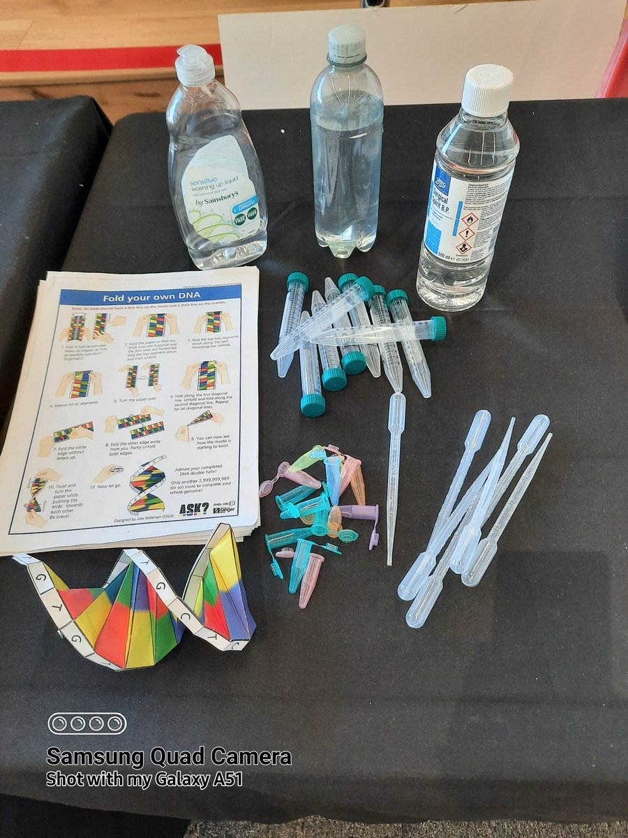 ShowMeTheSci's tweet image. We&apos;re so excited to be at @Techniquest today. Come, say hi and have a go at our activities.

#BritishScienceWeek #BritishScienceWeek2022 #scicomm #Science #STEM #FamilyFun