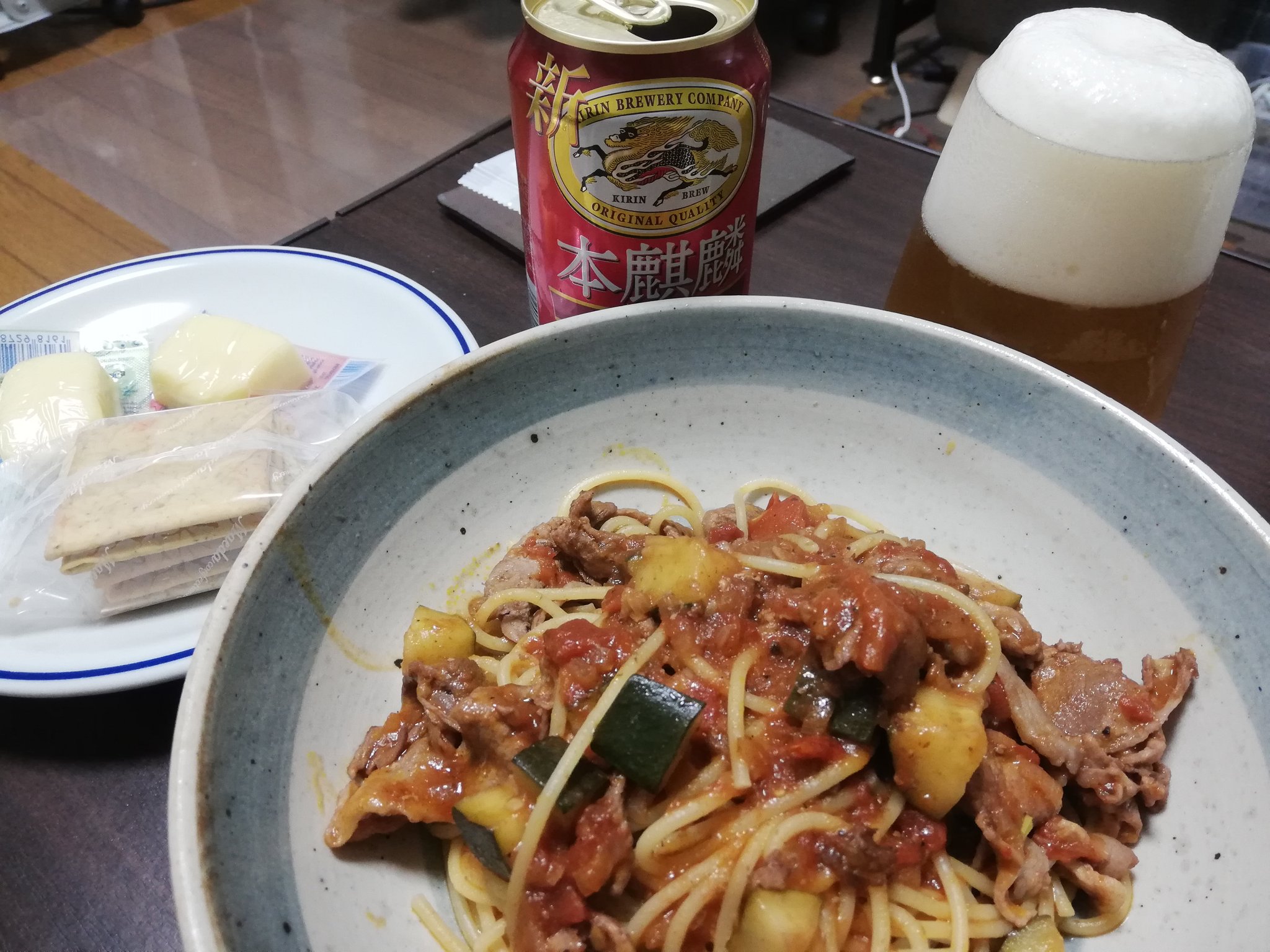 たぬき 日常 豚肉とズッキーニのトマトソース チーズとクラッカー 本麒麟 夕飯 T Co Ne5lc2vt1m Twitter