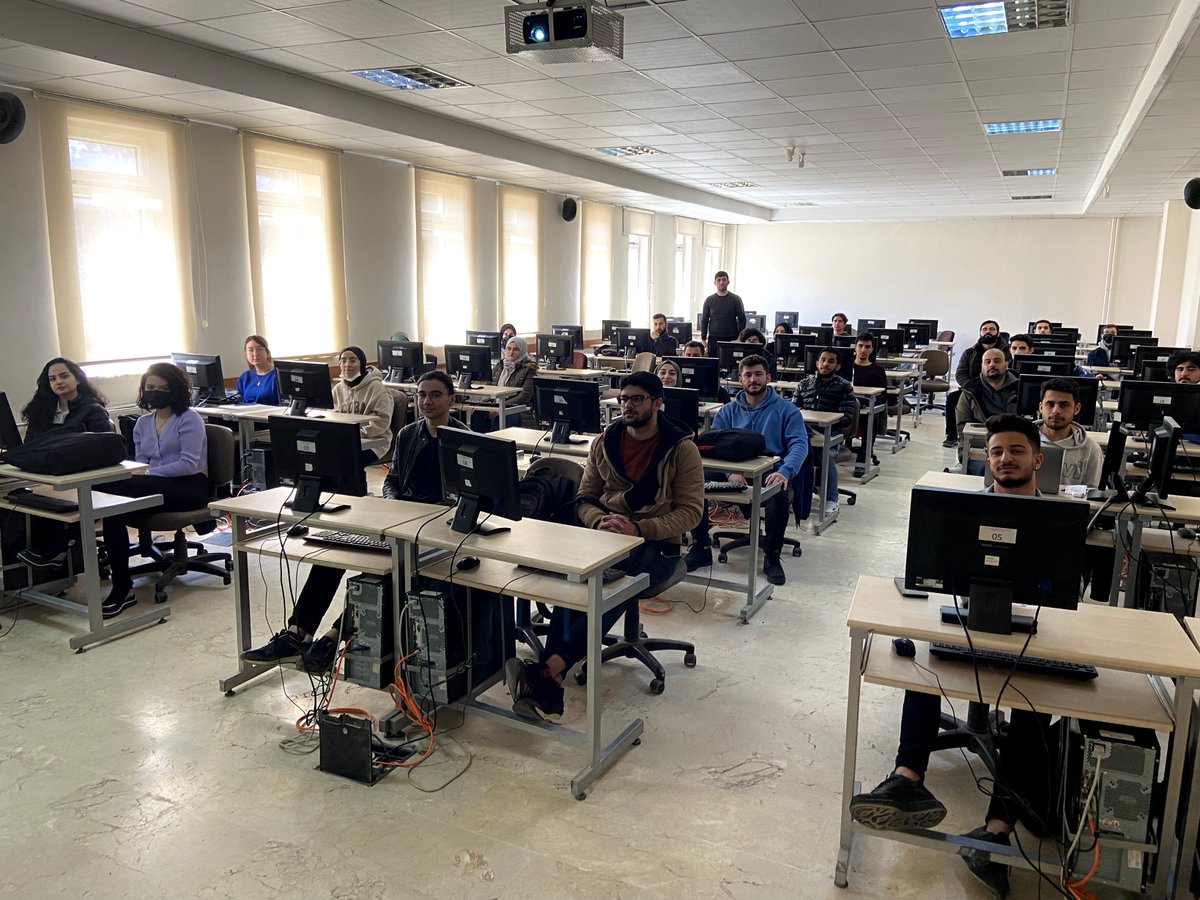 GaunSfwCrew's tweet photo. "Python 101" eğitimimizden kareler.📸 Destekleri için GAÜN Bilgi İşlem Daire Başkanlığı'na teşekkür eder, siz değerli üyelerimizi  gerçekleşecek diğer eğitim ve etkinliklerimizde aramızda görmek isteriz.💫
@gaziantepUniv
@Gaunkulturspor https://t.co/PrzZeT1eRw