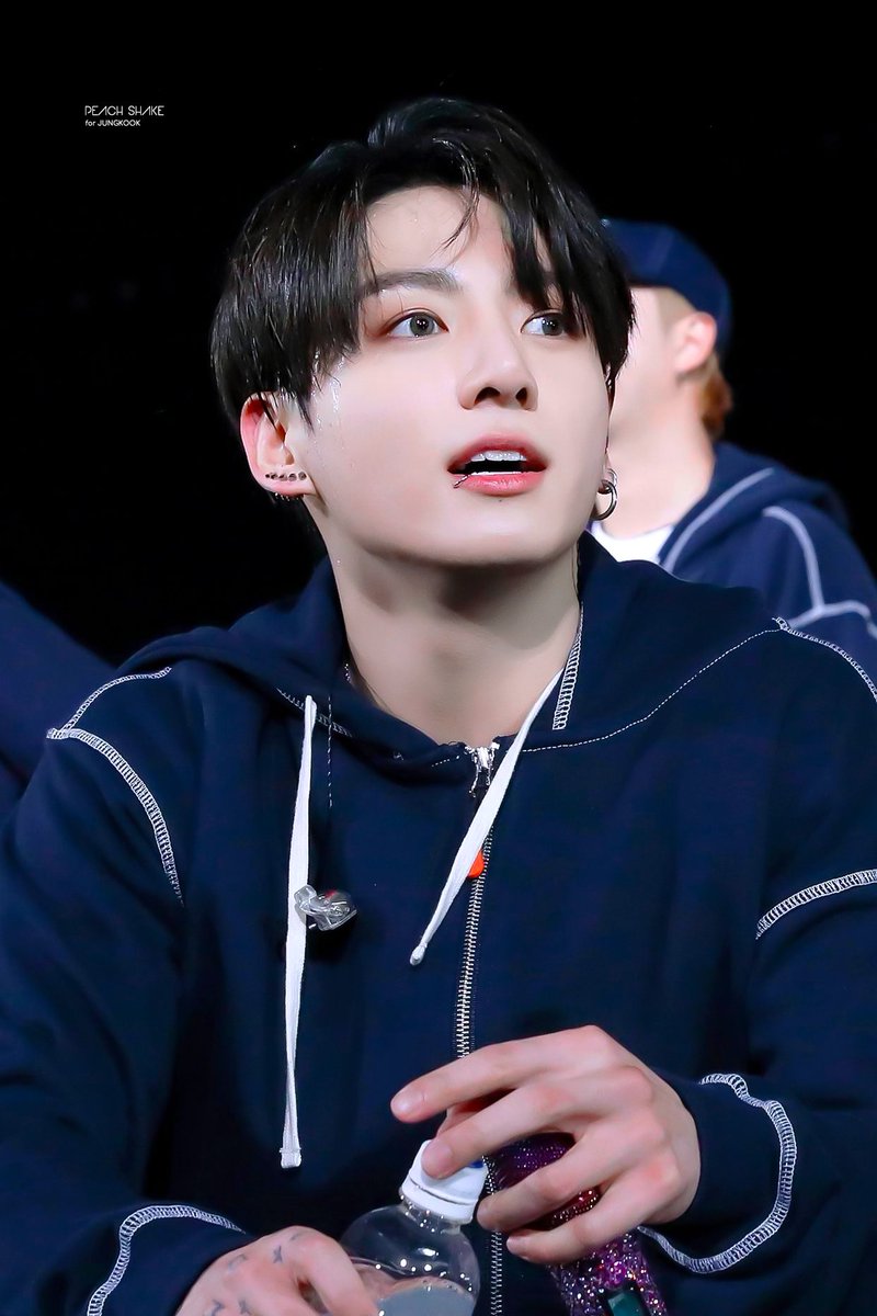 PeachShake_jk's tweet photo. 💙🖤💙🖤
#BTS #정국 #JUNGKOOK 
@BTS_twt https://t.co/vLPPBTrpMy