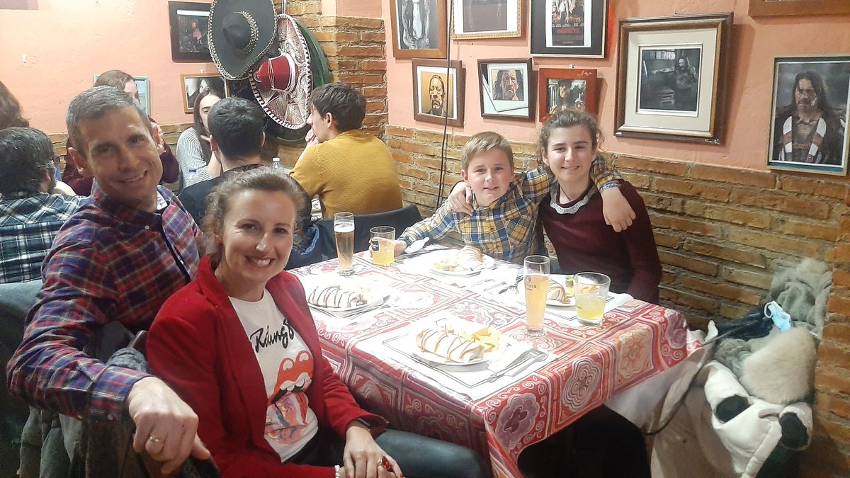 Qganyy's tweet photo. 🌵🇲🇽🇪🇦La linda  familia De Fernando Disfrutando de su https://t.co/XAmXOAXT2X nuestro concurso de cenas,enhorabuena 🇪🇦🇲🇽🌵🌯🌯 https://t.co/zwpqmrb6rF