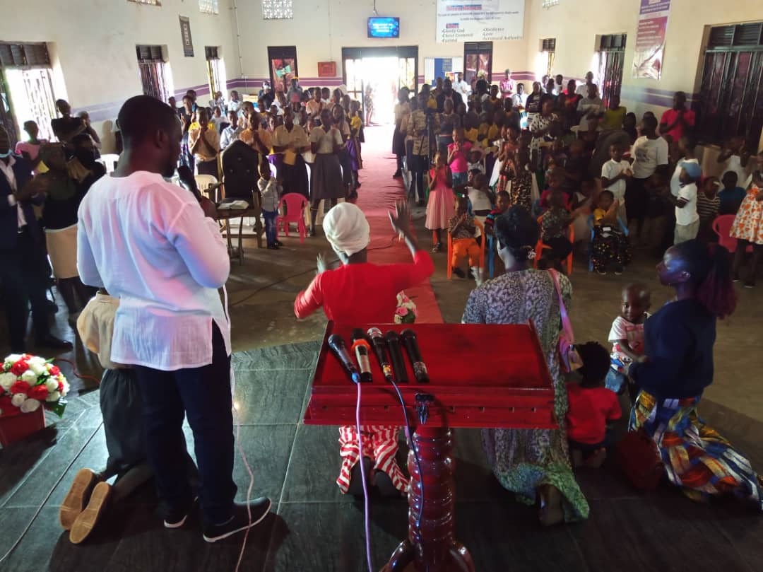 wayofsalvn's tweet photo. Scripture writes and says Luke 18:16 KJV
But Jesus called them unto him, and said, Suffer little children to come unto me, and forbid them not: for of such is the kingdom of God.
.
#ChildrensService
Theme: #WeAreChildrenOfLight
#WayOfSalvationChurch_Masaka https://t.co/koBU2xPW8Y