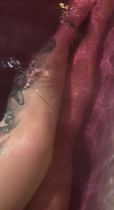 Who likes to join me in this warm bath? 🛁💖 https://t.co/84P5KK46Sk<a href="/tag/twitter"class="tags"><span>#twitter</span></a><a href="/tag/badgirlsclub"class="tags"><span>#badgirlsclub</span></a><a href="/tag/follobackforfolloback"class="tags"><span>#follobackforfolloback</span></a>