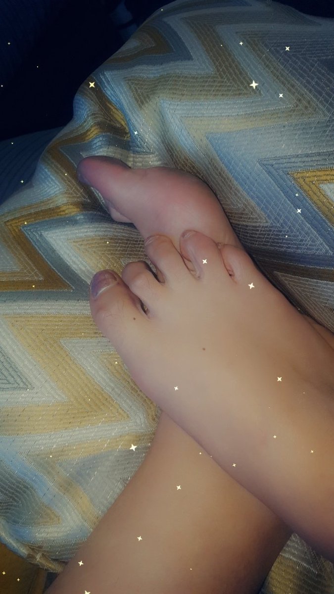 goddessstacie17's tweet photo. #findom #findomuk #feet #feetfetish #emptywallets #paypig #bullymen #patheticlittlemen
Pretty toes ๐
The beauty spots ๐ https://t.co/glj3alUqF9