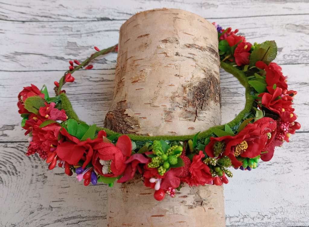 findyourflowers's tweet photo. I forgot to take pictures of this flower crown. I finished it over a week ago.

#flowercrown #blumenkranz #blumenkrone #fannibals #silkflowers #hairaccessories #festival #party #cosplay #photoprop #handmade #wedding #etsy #DIY #haarkranz #headpiece #red https://t.co/H1sjesut2J