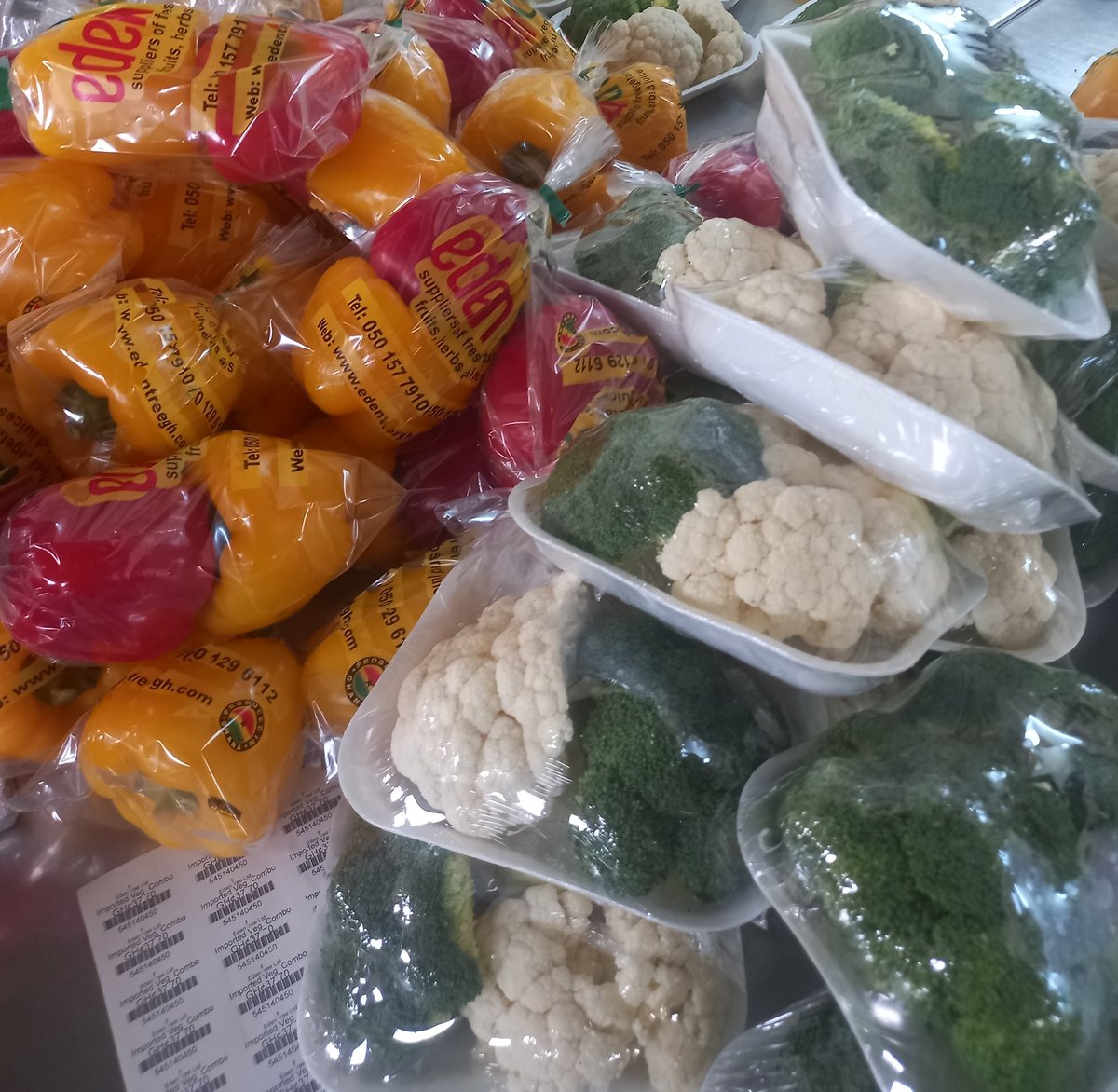 EfyaObiribea's tweet photo. Your regular quality fruits ,vegetables and herbs always comes from @edentreegh https://t.co/TE8yMhF3U1