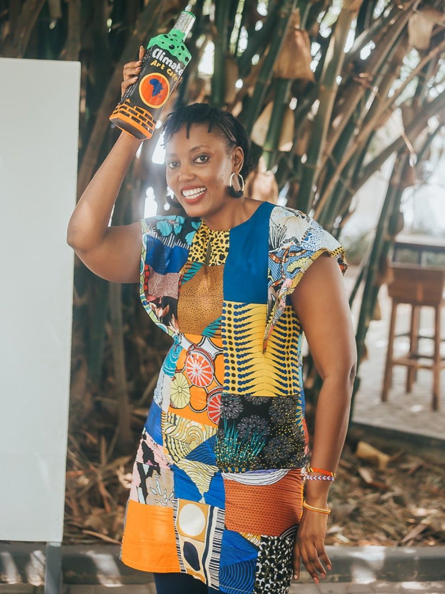 officielsalome's tweet photo. @AYICCtz @AYICC Africa @OISEA and @hudefo wanawashukuru wote mlioshiriki jana katika uchoraji wa mabadiliko ya tabia nchi.
#learnwithart #climateartcafetz https://t.co/4rHHXBhUjp