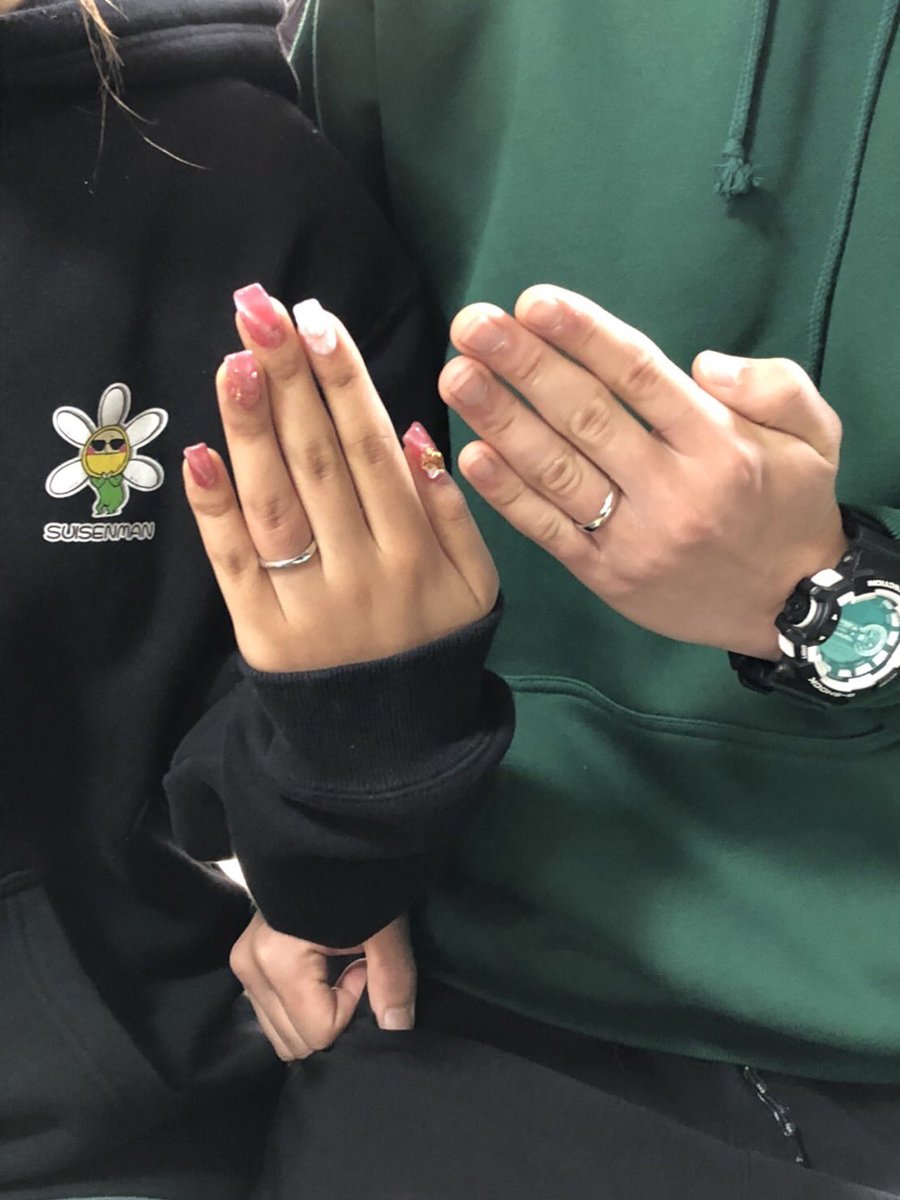 rie61619330's tweet photo. 本日、NIJOへマリッジリングをフルオーダーいただいたお客様へ納品されたそうです💍𓂃◌𓈒𓐍💕S字ラインで上部が山型になっており綺麗なラインが特徴的な素敵な指輪に仕上がってました💍 😊主人は2つの指輪を重ねた時にピッタリと隙間がないようにするのが大変だったみたいです꒰˘̩̩̩⌣˘̩̩̩๑꒱♡ https://t.co/2sAFQ7x913