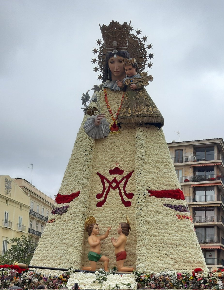 old_vcf's tweet photo. Tradiciones 😍
#ofrenda22
#ValenciaCasaNostra https://t.co/nF0qEK2ReI