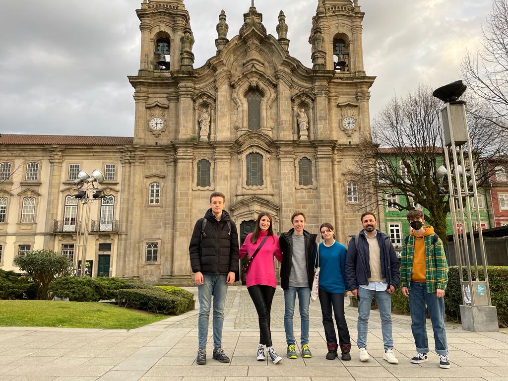 Nuestros alumnos de 1°Bachillerato ya se encuentran en Braga (Portugal 🇵🇹) para su movilidad <a href="/EUErasmusPlus/">Erasmus+</a> dentro del proyecto <a href="/OSJErasmus/">Our Scientific Journey 🇪🇺</a> <a href="/sepiegob/">SEPIE</a> @sepeiandalucia con los profesores <a href="/Juanjobuzon/">Juanjo Buzón</a> y <a href="/__auroraramirez/">Aurora</a> 

#SomosRed #masqueaulas