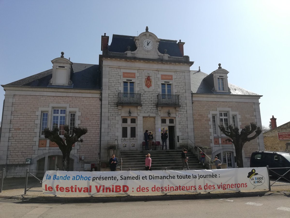 MichelRougerMR's tweet photo. #Bourgogne #Culture #BD
Le @MuseoParcAlesia est présent au #festival #ViniBD à #Corgoloin pour tout le week-end avec les auteurs de la #BD #Alésia (mais aussi de #Gergovie et de #Bibracte !). C'est le moment de penser à vos dédicaces !
Un petit coucou à @bdangouleme en passant ! https://t.co/8FlIs0yJpF