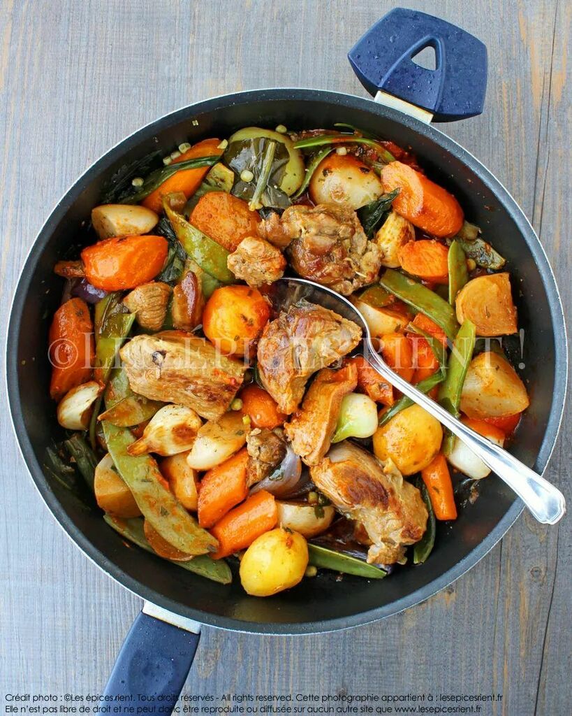 lesepicesrient's tweet photo. En ce premier jour de printemps 🌿☀️🌸 je vous propose un délicieux plat mijoté de saison : mon Navarin d'agneau fondant aux petits légumes tendres et parfumés 💛

Découvrez la recette dans mon profil et en story permanente 😉

Traditionnellement, le nav… https://t.co/EWPhE4uxSi https://t.co/wyMXa3oout