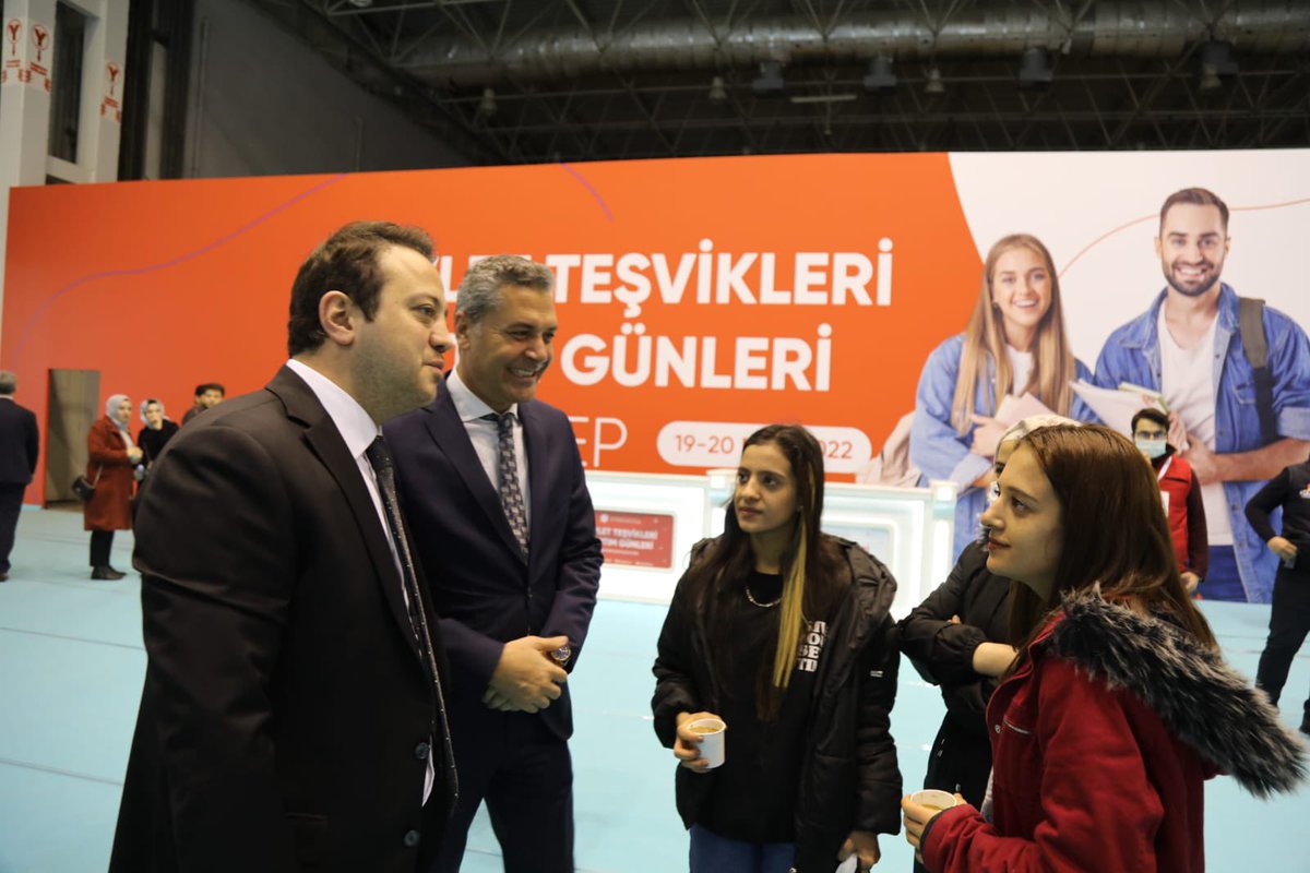 Gaziantep_MEM's tweet photo. İl Müdürümüz Yasin Tepe, @tcbestepe @iletisim tarafından düzenlenen Devlet Teşvikleri Tanıtım Günleri Programı'nın ikinci gününde de öğrencilerimizle bir aradaydı.

Gençlerimiz; tüm girişim alanlarında kamu kurumlarının imkânlarını tanıdılar.

@tcmeb @gul_davut @yasintepe https://t.co/ewQz3Zw69w