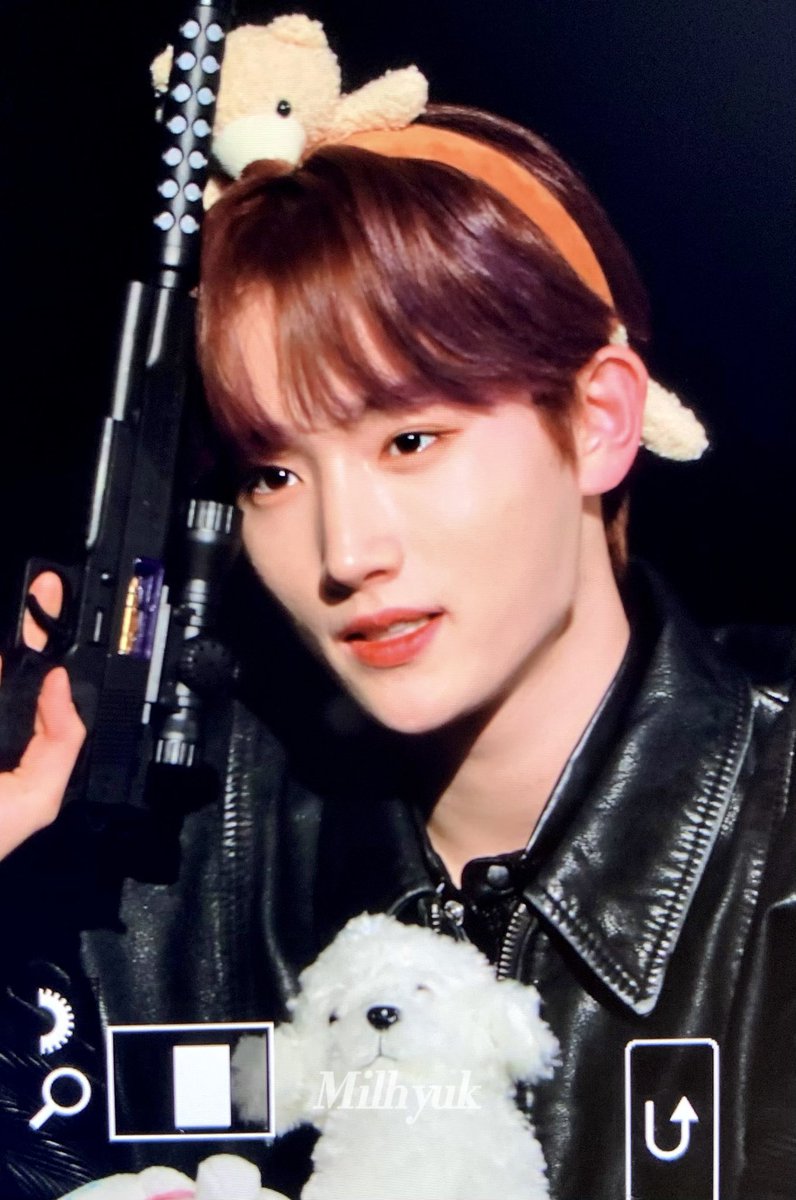 bonhyuk_files's tweet photo. spy hyuk 🔫 https://t.co/ORFTpjyDXX