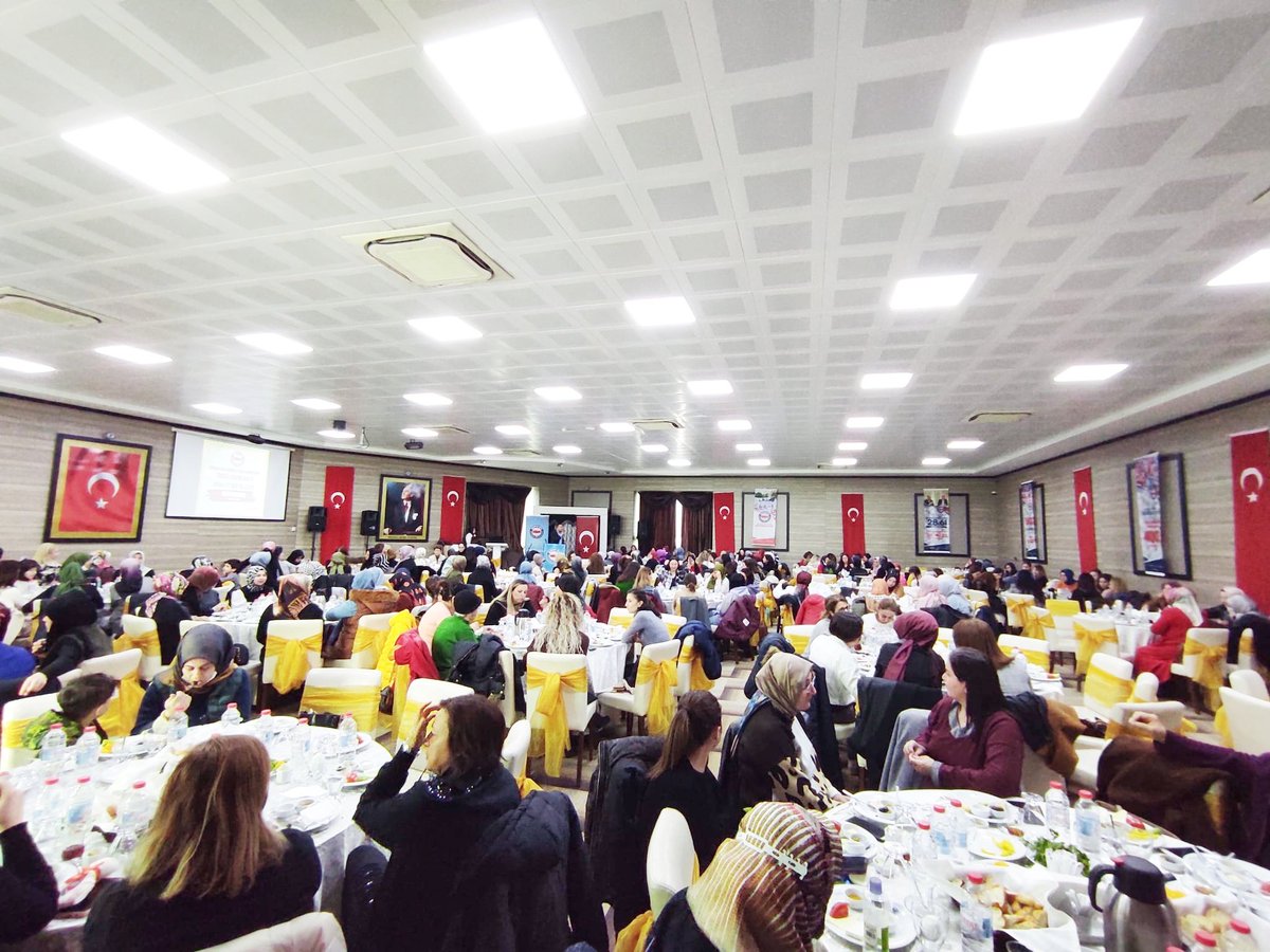 g_ciftciogluTR's tweet photo. #ÖncüKadınlarlaDahaİyiBirGelecek 
Pandemi sonrası Türkiye'de ilk salon programı Manisa'da.
Ankara'nın enerjisi ile Manisa'nın samimiyeti bir araya gelince çok güzel oldu.
@Sdka_Aydin
@MemurSenKadin 
@ebskadin
@EnjKadinlar
 @mesutoner45 
@MemurSenManisa1
@neclad https://t.co/hdroBWL96q