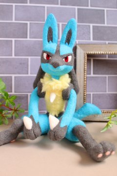 ポケモンの羊毛フェルト作品がイケメンかわいい キリッとしたルカリオがテーブルにちょこんっ 2 2 ページ ねとらぼ