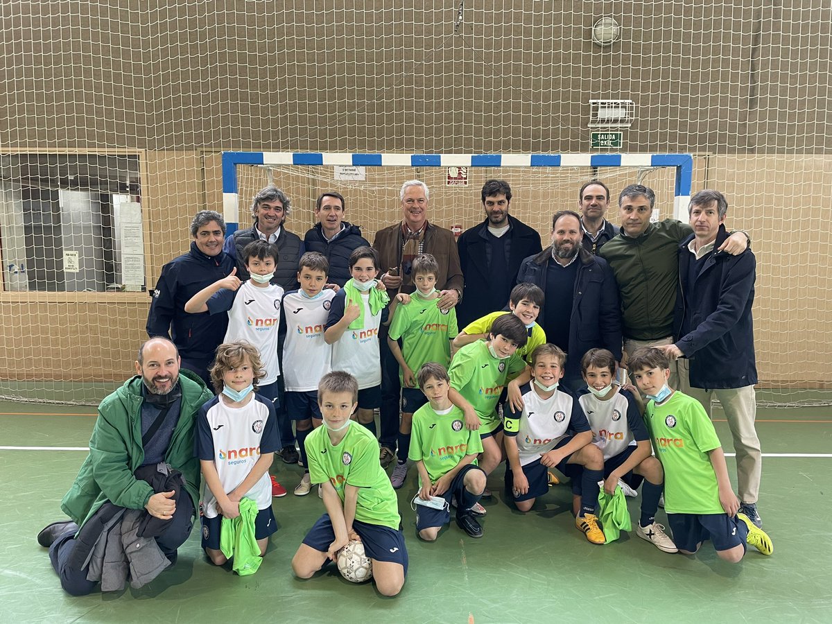 👨‍👦🧡 ¡ORGULLO DE PADRES! 🧡👨‍👦

Este fin de semana los padres del Alevín Federado se suman a la foto con el mejor regalo posible, una victoria de sus hijos en un auténtico partidazo. 

¡Muchas felicidades! 

<a href="/nara_digital/">Nisreen Awad</a> 

#diadelpadre #naraconeldeporte #naradigital #vamosparaiso