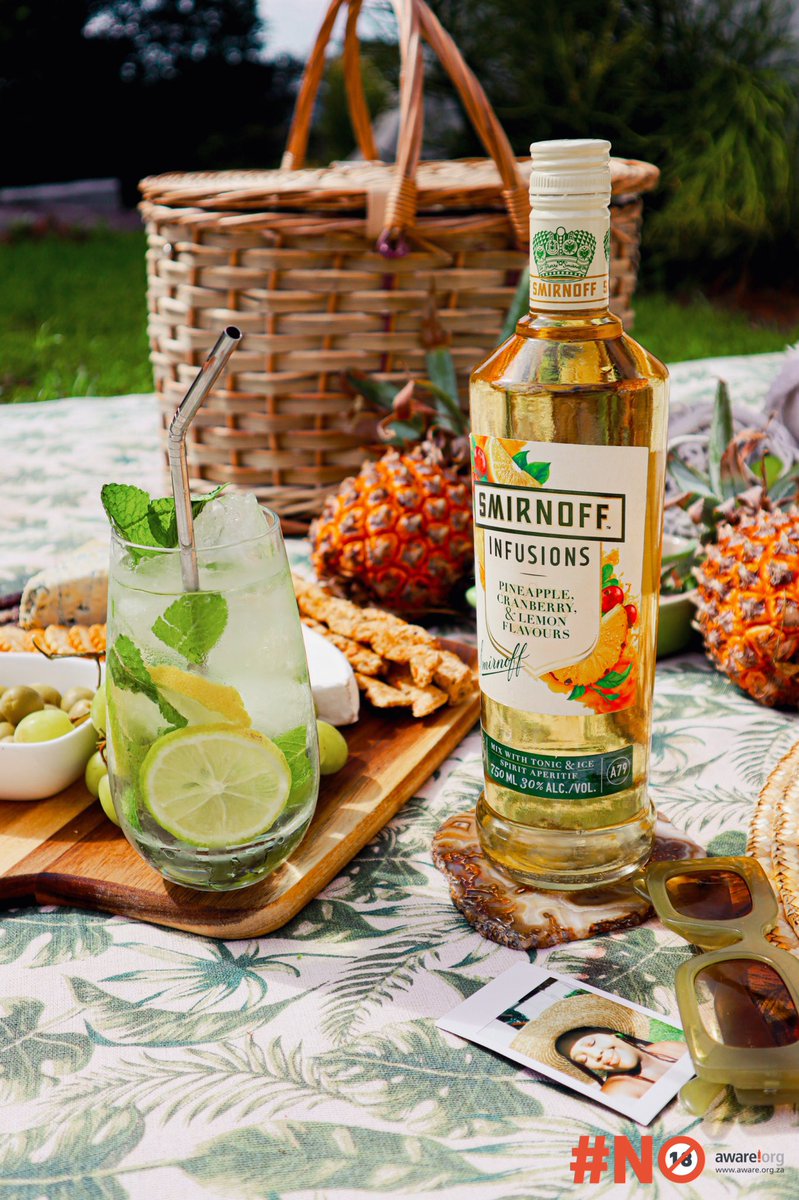 cnehshuga's tweet photo. Taking advantage of the sunny days 🤩 Happy #InfusedSundays!

I’m ending off the weekend the best way with a pholile picnic &amp; a @SmirnoffSA #SmirnoffInfusions cocktail. Cheers cuties! 🍹

AD https://t.co/KozoPm6is0