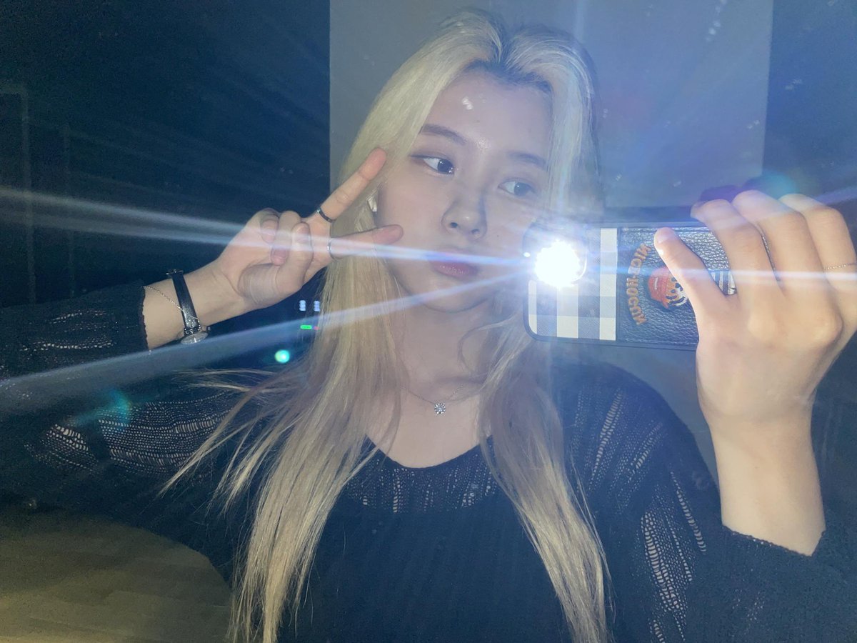 [220320] 💬

: y/n I took it on the way 😎