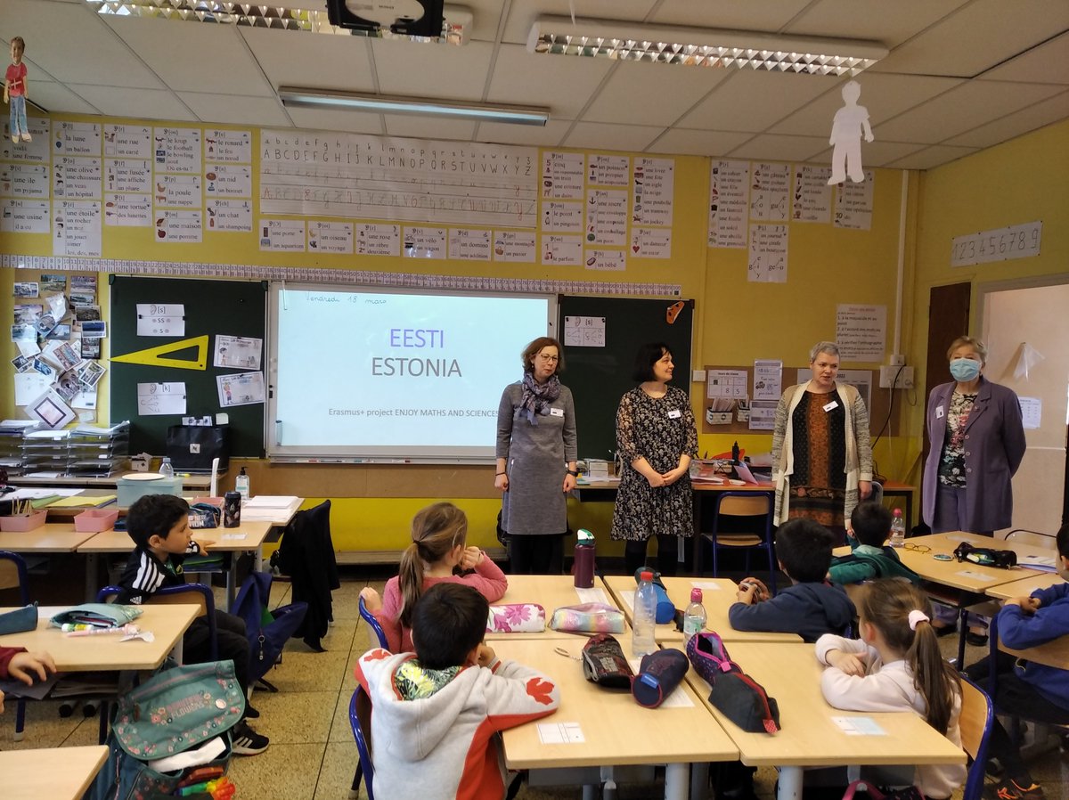 Ecole_Benoit's tweet photo. Les élèves de l'école ont bénéficié de séances menées par nos partenaires afin de leur présenter la culture italienne, estonienne et islandaise (chant, danse, arts plastiques...) https://t.co/vaesL2waz8
