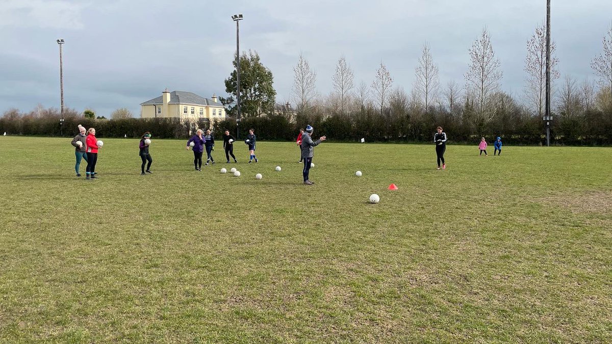 LgfcMoyle's tweet photo. A huge โญ๏ธWELL DONEโญ๏ธ to this incredible group of ladies who took part in the first Gaelic for Mothers and Others training session this morning in Monroe ๐๐ป๐๐ Great craic was had while learning some new skills from coaches Robbie and Declan #noncompetitive #fun #football https://t.co/Hj6gcn6P9J