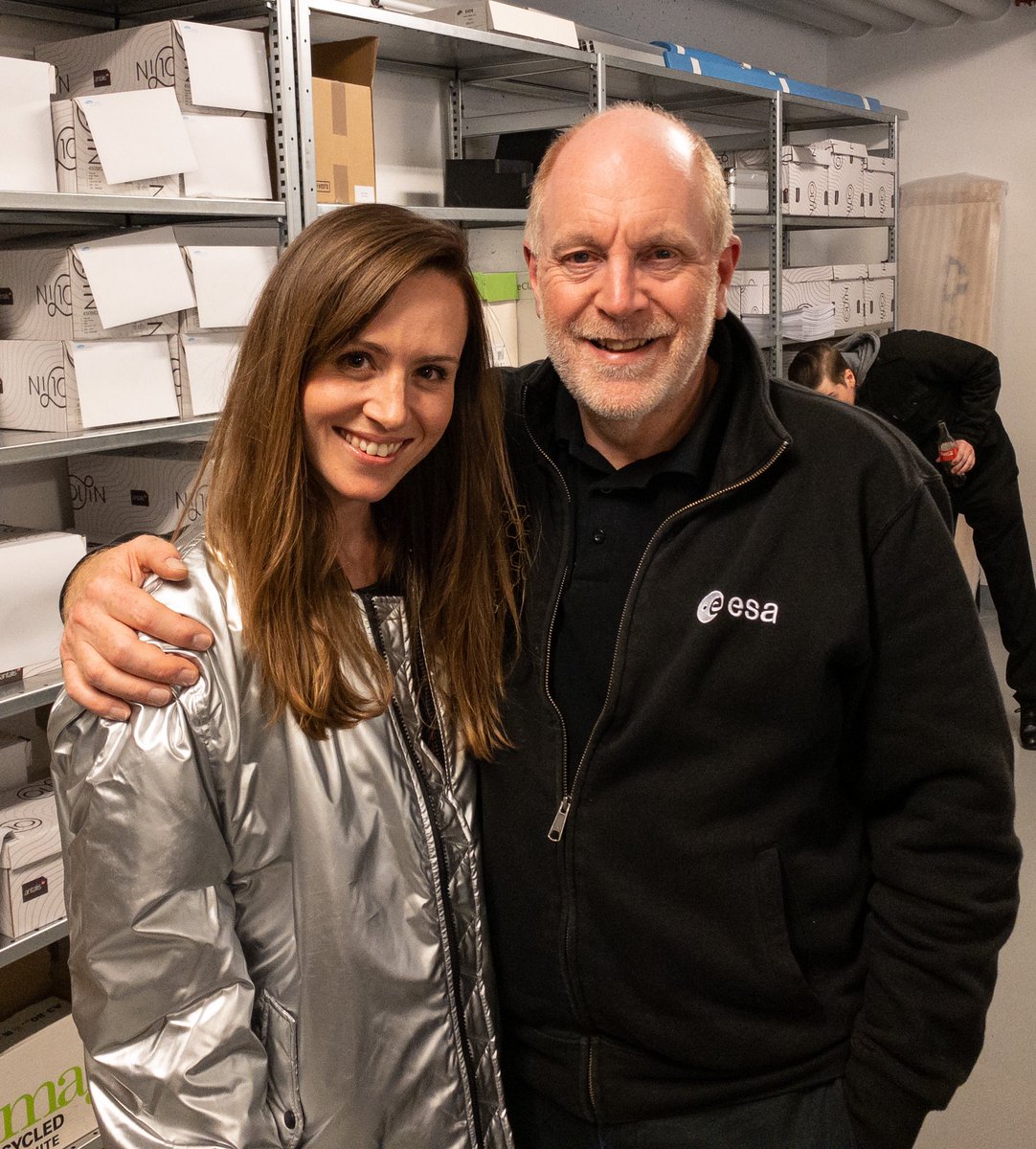 markmccaughrean's tweet photo. Lovely to be joined at #LegendsOfSpace yesterday by my friend @Bethahealey, who is an Antarctic & extreme environments medic legend herself, & a @spacerockslive veteran.
She got right into the spirit of things, making many new friends & picking up shiny space swag 🙂 https://t.co/YALdmPnezz