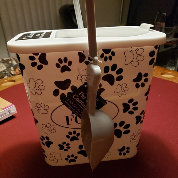HormoneCrazy's tweet photo. So good I had to share! Check out all the items I'm loving on @Poshmarkapp #poshmark #fashion #style #shopmycloset #anthropologie #tdcusainc: https://t.co/n7gmW92Ddy https://t.co/9eIVkTaw2h