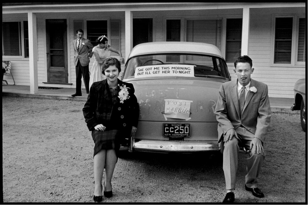 literlandweb1's tweet photo. "Cada uno da lo que tiene en el corazón, y cada uno recibe con el corazón que tiene".
 Oscar Wilde 
📷Elliot Erwitt https://t.co/4zs6Xq3Erc