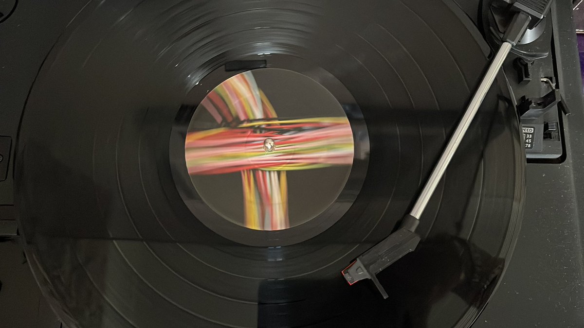 Sunday morning sounds, what an album <a href="/Delays_/">Delays</a> #youseecolours #albumoftheday #sundaysounds