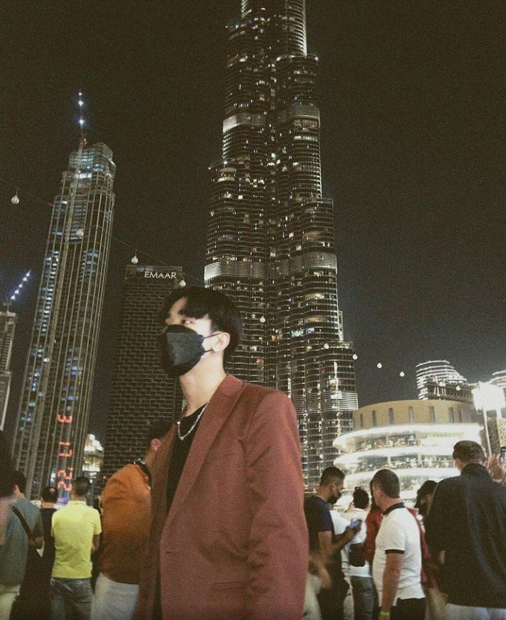 In the middle of the city, you're the only one I see. 💕🌃

<a href="/JoshCullen_s/">JOSH CULLEN</a> <a href="/SB19Official/">SB19 Official</a> 
#SB19 #SB19_JOSH