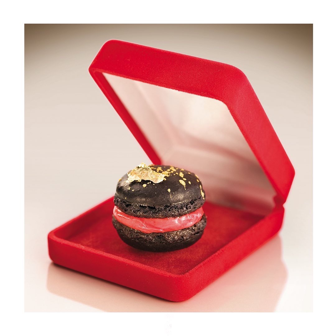 PastryRev's tweet photo. 3. Con inspiración brasileña, la joya dulce del @Chefdiegolozano en #PR19 {eBook}: https://t.co/ehKkNtjV7e https://t.co/nQEYHCIGeq
