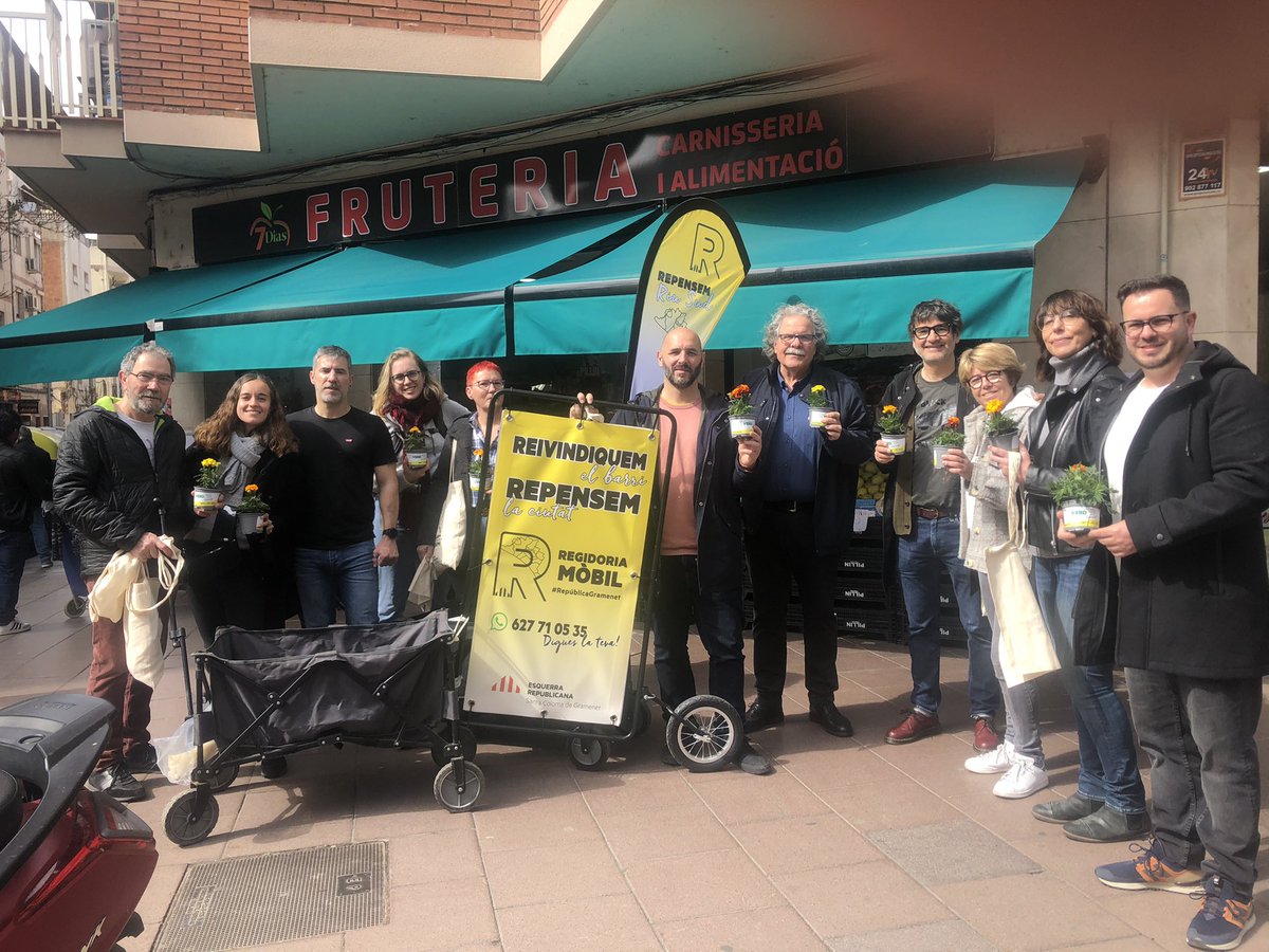 JoanTarda's tweet photo. Amb els companys i companyes d’@ErcGramenet desplegant la campanya #Reverdtim #GrameVerd al barri del Riu Sud de Santa Coloma. https://t.co/961fg4JLyq