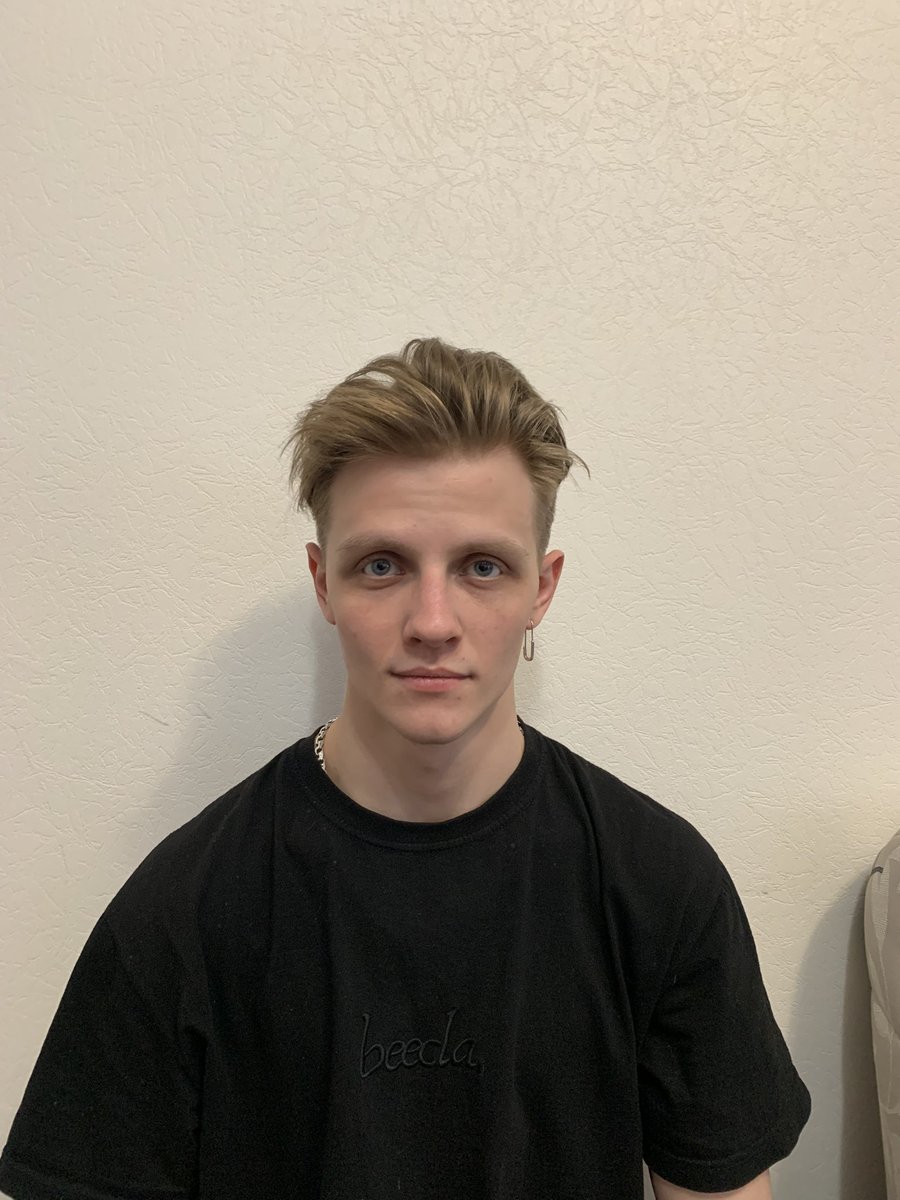 ARTemTvorch's tweet photo. Yesterday I tried to create my photorealistic 3d model via Facegen🤯

3 photos from different sides(1-2) = map-scan of my face(3)😂😂😂

After that, everything is superimposed on the base model👤

And that 's it, here I am (4) 🤩

#NFTCommunity #NFTartist #nftart #NFT #Metaverse https://t.co/tKfSdGZkRR
