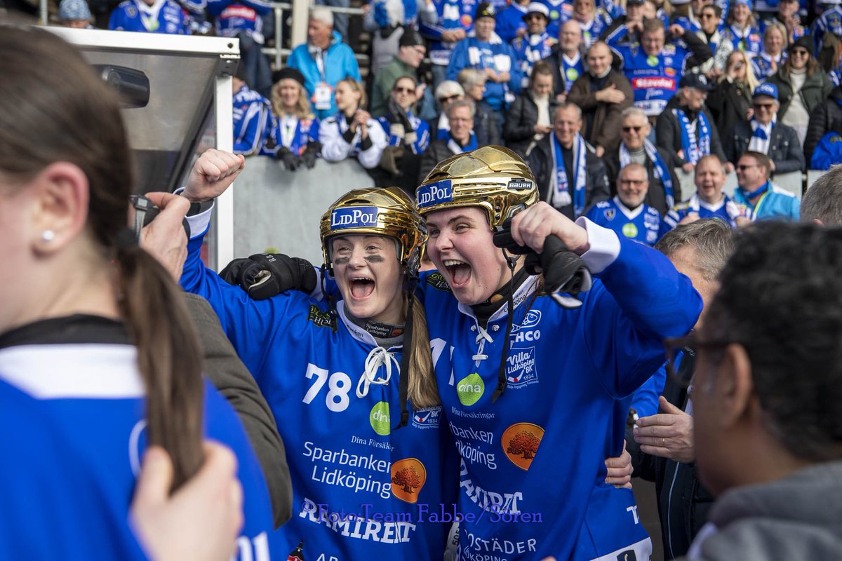 vlbk_officiella's tweet photo. Vi vann på läktaren &amp; på isen 💙🤍

#VLBK #Lidköping https://t.co/jPlJPdLXZU