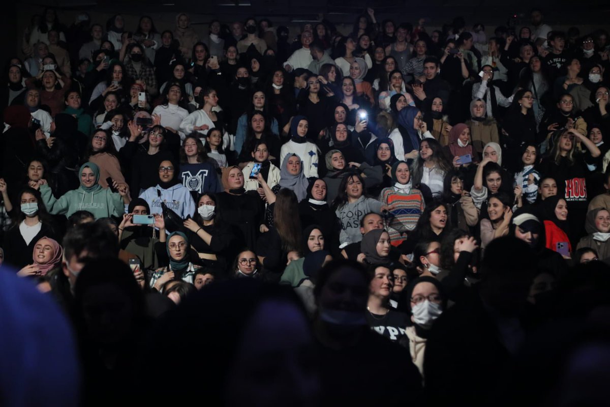 Dün akşam “Kolpa” grubu ile birlikte muhteşem ve eğlenceli bir akşam geçirdik. 🎤🎶

Yine bekleriz… 😍🌺 <a href="/kolpaNet/">Kolpa</a>