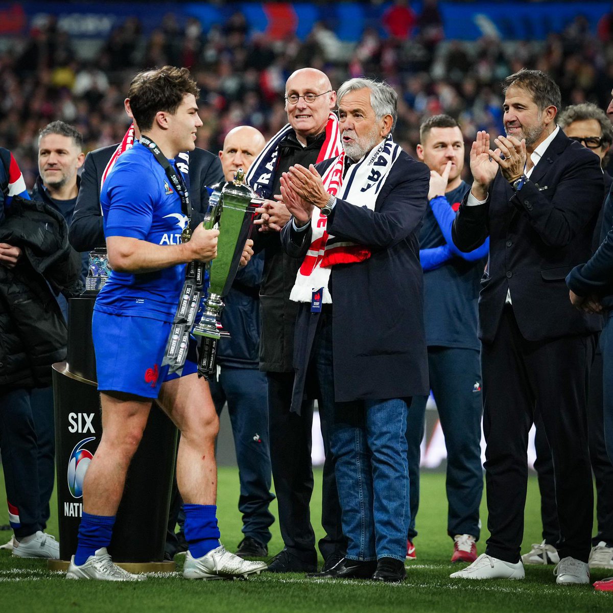 La victoire de tout le rugby français 🇫🇷 facebook.com/10004441129028…