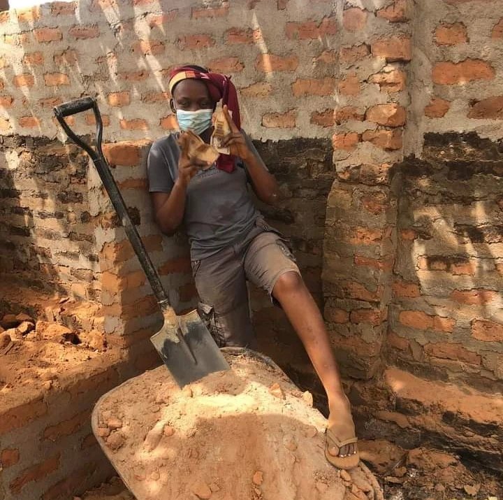 legitngnews's tweet photo. "I asked for urgent 2k but got employed as a labourer by my parents." - Ekele Oyibo Patricia.

Life after school, Nigerian lady shares how she hustled for her 2k😅

How do you make your 'Urgent 2k'?

📸: Ekele Oyibo Patricia (Facebook)

#legitng #legitposts #sundayvibes https://t.co/DvzurMG2x5