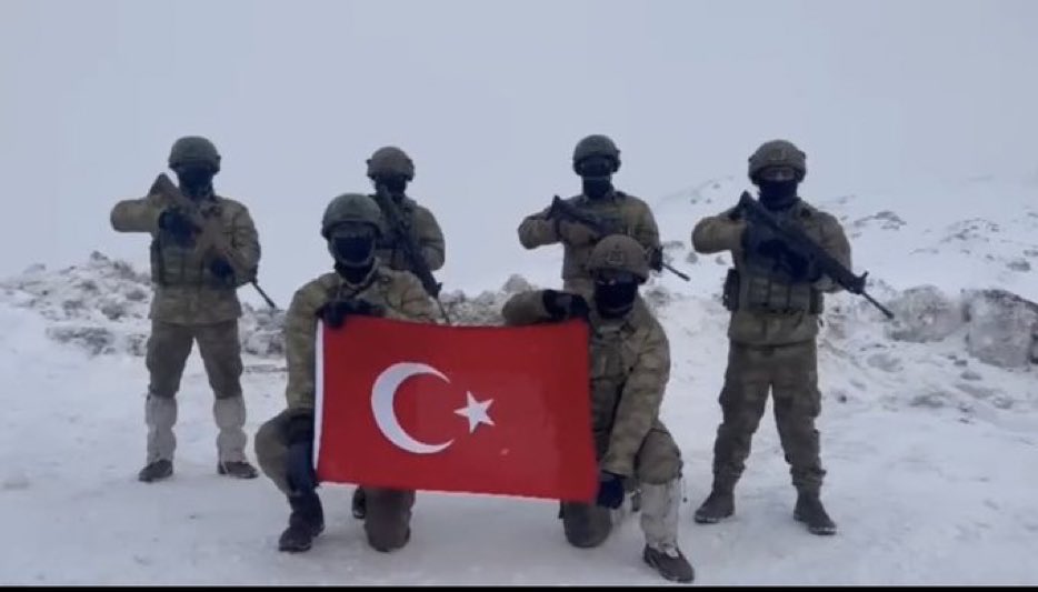 celik60_'s tweet photo. VATAN SAVUNMASININ SÖZLEŞMESİ OLMAZ.
DEVLETİMİZE GÜVENİMİZ TAMDIR. 
ALLAHIN İZNİ İLE MESLEKİ GÜVENCE VERİLECEKTİR. #3600VeKadroUzmÇvşaHakdır https://t.co/uC2uf4Ut4i