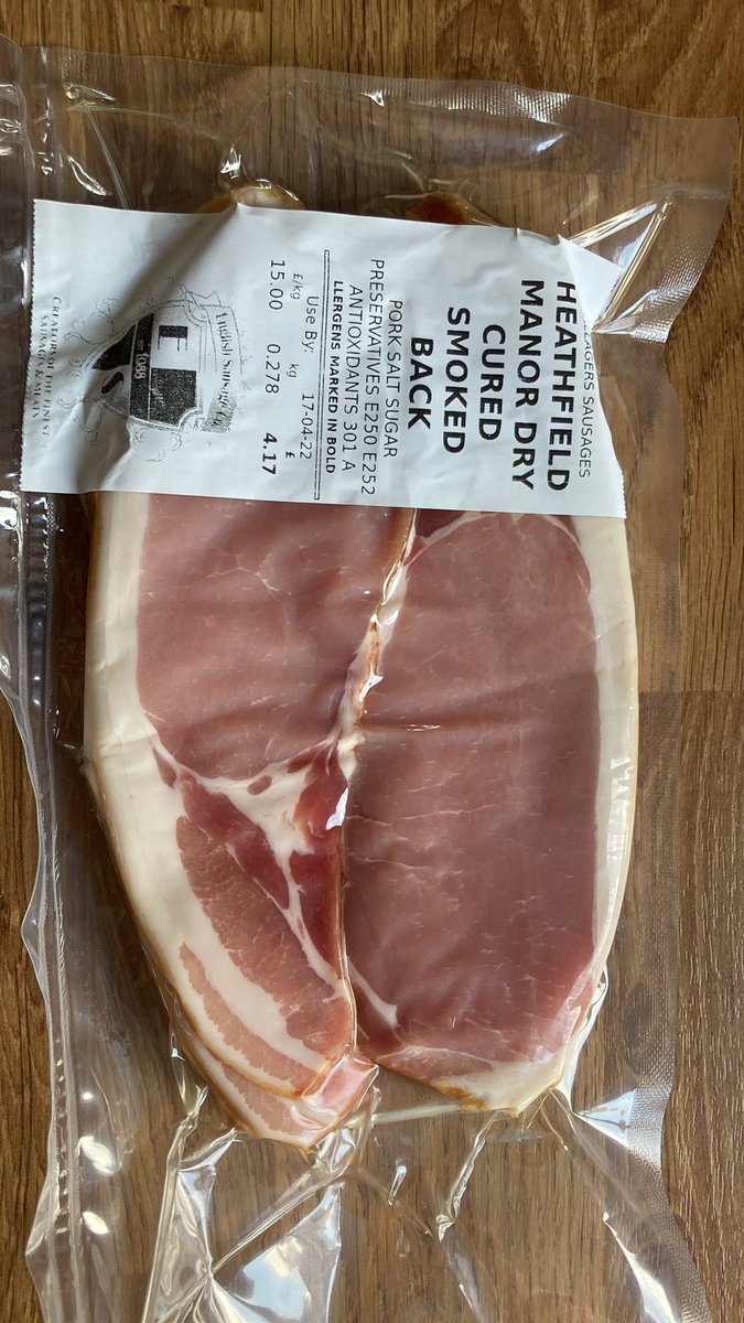 Sidthepainter's tweet photo. Just got round to eating this morning. So I’ve gone for, lightly toasted French stick with a brie and bacon filling and a thinly sliced tomato. And a cup of tea on the side.
(the bacon I use is pictured on the left, and is superb)
#SidsCafe https://t.co/2fjQPIpppJ