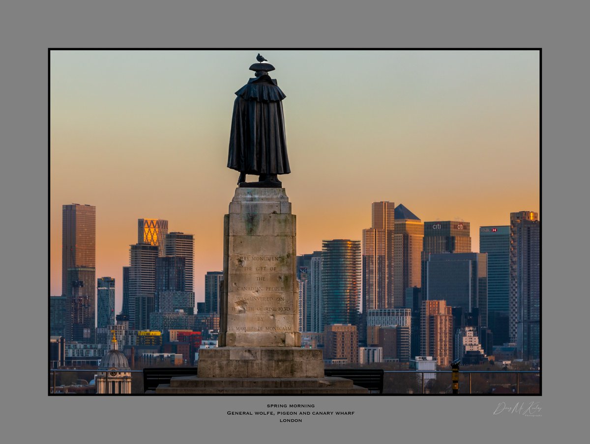 Freeloading pigeon on top of the General Wolfe statue in Greenwich Park at sunrise this morning....
#greenwhichpark #sunrise #spring2022 #canonUK #canarywharf #pigeon