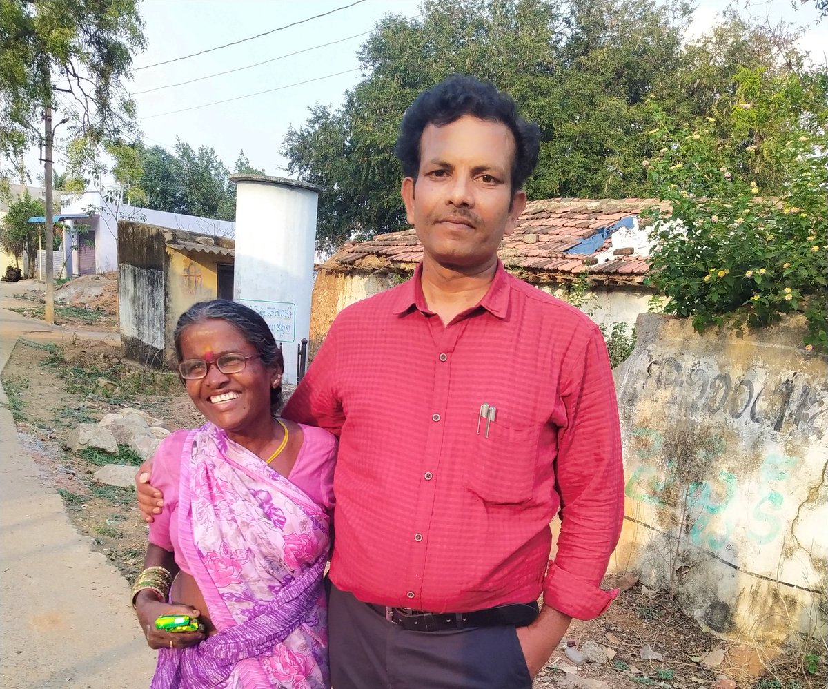 RMaachana's tweet photo. రఘు..రఘు అని 
నా..చిన్న నాటీ నుంచి
సీతాఫలాలు ప్రేమ తో ఆప్యాయత తో తినిపించేది. బాలమణి అక్క.
నా తమ్ముడు పెద్ద ఆఫీసరు అయ్యిండు అని ఇపుడు మురుస్తుంది.
నాకు 10 ఏళ్లు వచ్చే వరకు.
#RAGHUNANDAN C/O nighbours
#ChildhoodMemories
#Keshawaram
#Medchal https://t.co/hytJA0sIyb