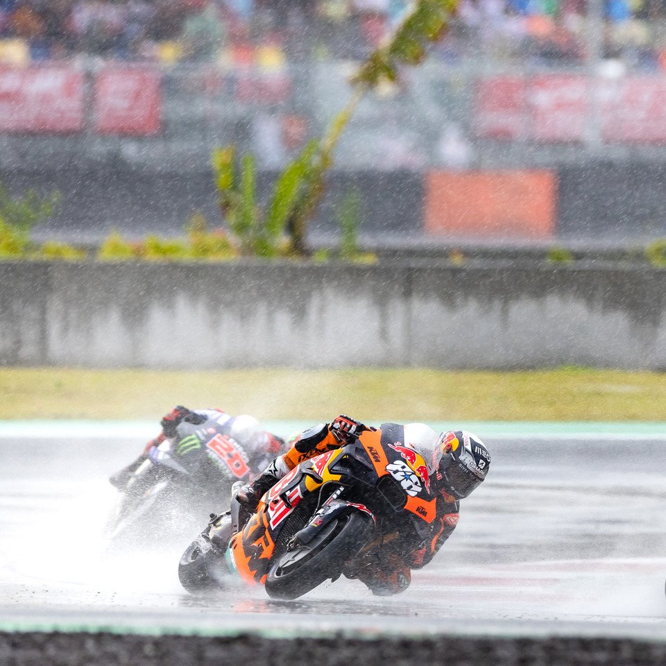 KTM_Racing's tweet photo. No words. Just know we've got ALL the feels with this win. We're so proud of you, @_moliveira88! 🧡

#IndonesianGP 🇮🇩 https://t.co/R8zEaMyH1U