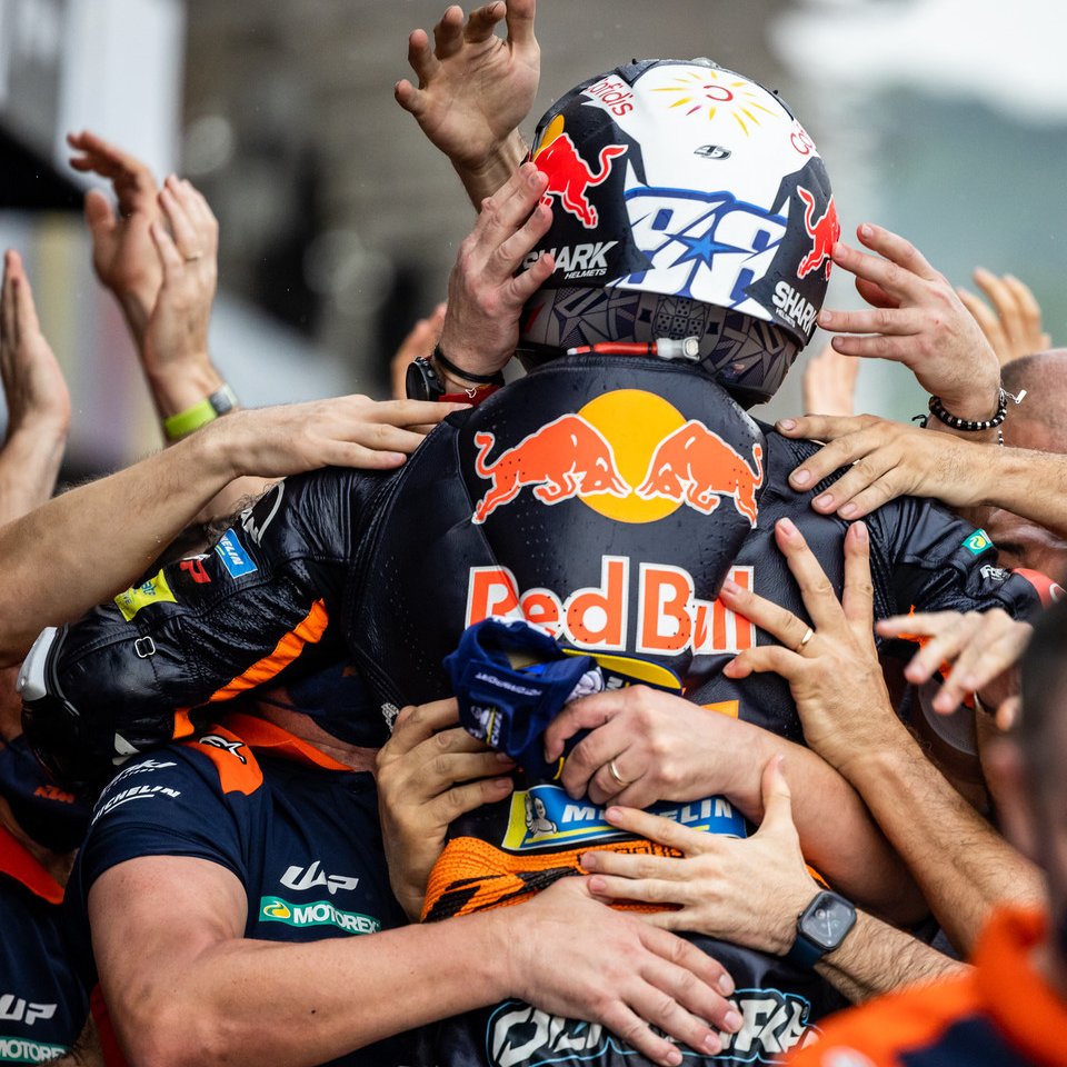 KTM_Racing's tweet photo. No words. Just know we've got ALL the feels with this win. We're so proud of you, @_moliveira88! 🧡

#IndonesianGP 🇮🇩 https://t.co/R8zEaMyH1U