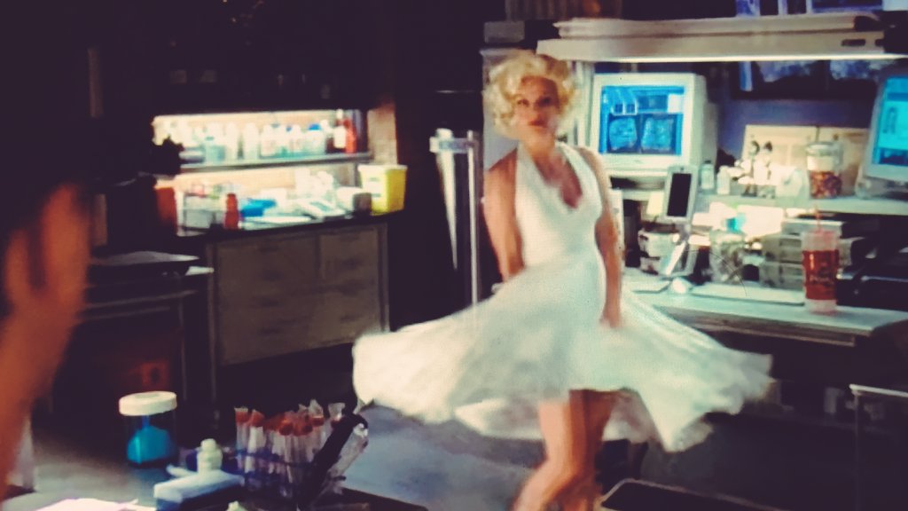 emichelle_24's tweet photo. 💮my favorite episode💮
アビーのマリリン・モンロー、何度観ても見惚れる😍💕
#NCIS 4x06 #Gibbs #DiNozzo #Mcgee #Abby #ncisjp #FOXチャンネル https://t.co/NPGabSh57A