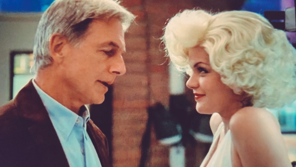 emichelle_24's tweet photo. 💮my favorite episode💮
アビーのマリリン・モンロー、何度観ても見惚れる😍💕
#NCIS 4x06 #Gibbs #DiNozzo #Mcgee #Abby #ncisjp #FOXチャンネル https://t.co/NPGabSh57A
