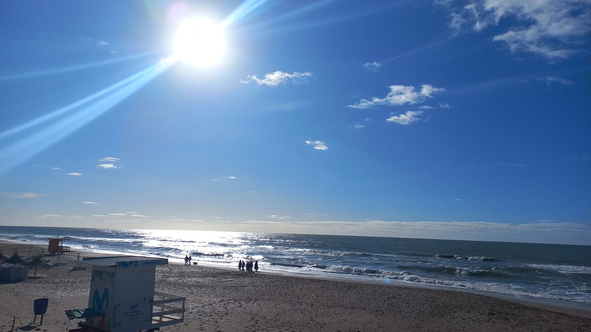 hcarq's tweet photo. Esta saliendo el sol, sin dudas mi Dios¡ Bajada #UFOPoint #Pinamar https://t.co/qK9qDzfOVh