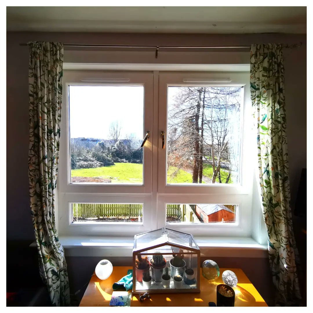 GeerafDecorator's tweet image. 🏠Here we have photos of some windows and doors recently painted in the house in Livingston🚪

👩‍🎨We used #duluxtrade products on this project 👩‍🎨