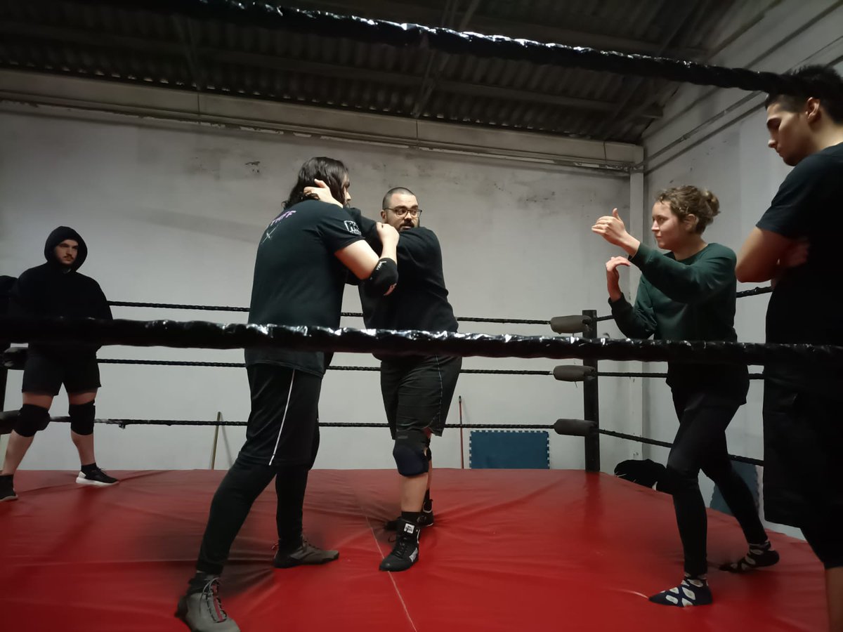TyrisWrestling's tweet photo. Ayer la voluntaria de la asociación @amics_eu, Maca Marinkovic 🇲🇰, hizo su primera clase de iniciación al pro-wrestling.
Gracias al proyecto #WrestlingCLUSION estamos colaborando con entidades y gente de diferentes perfiles.
#EUROPEANSOLIDARITYCORPS 🇪🇺 #ESC #SOLIDARITYPROJECT https://t.co/7Zefq6ZIcd